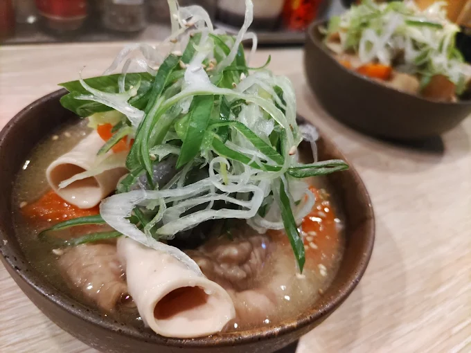 もつ煮のような温かい料理