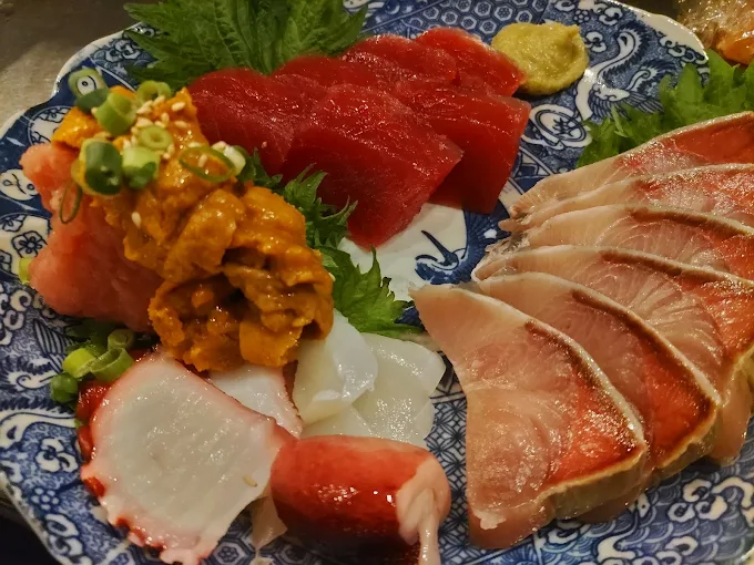 刺身と海鮮の盛り合わせ